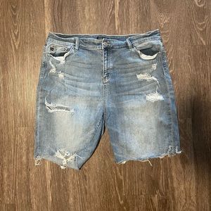 Judy Blue distressed Bermuda shorts